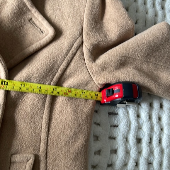 American Eagle size medium , camel jacket. Lined, 65% wool. Tailored. No flaws. - Picture 8 of 10